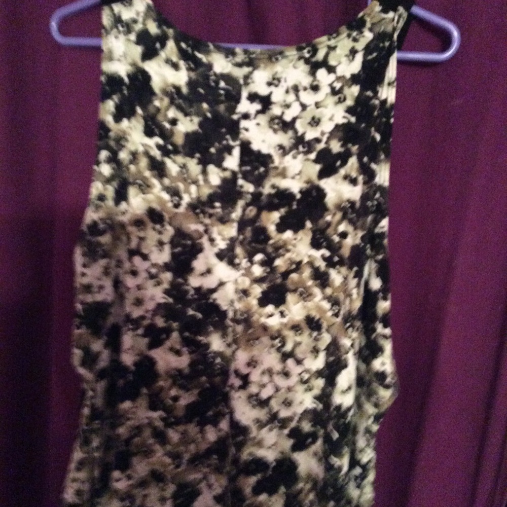 Like new silky patteened blouse - Picture 5 of 6